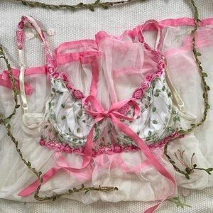 Vs floral mesh chemise